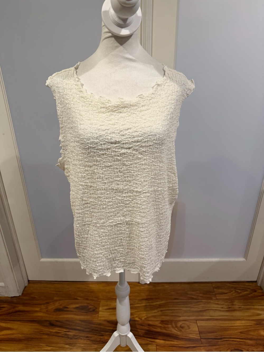 Old Navy Cream Textured Sleeveless Tank